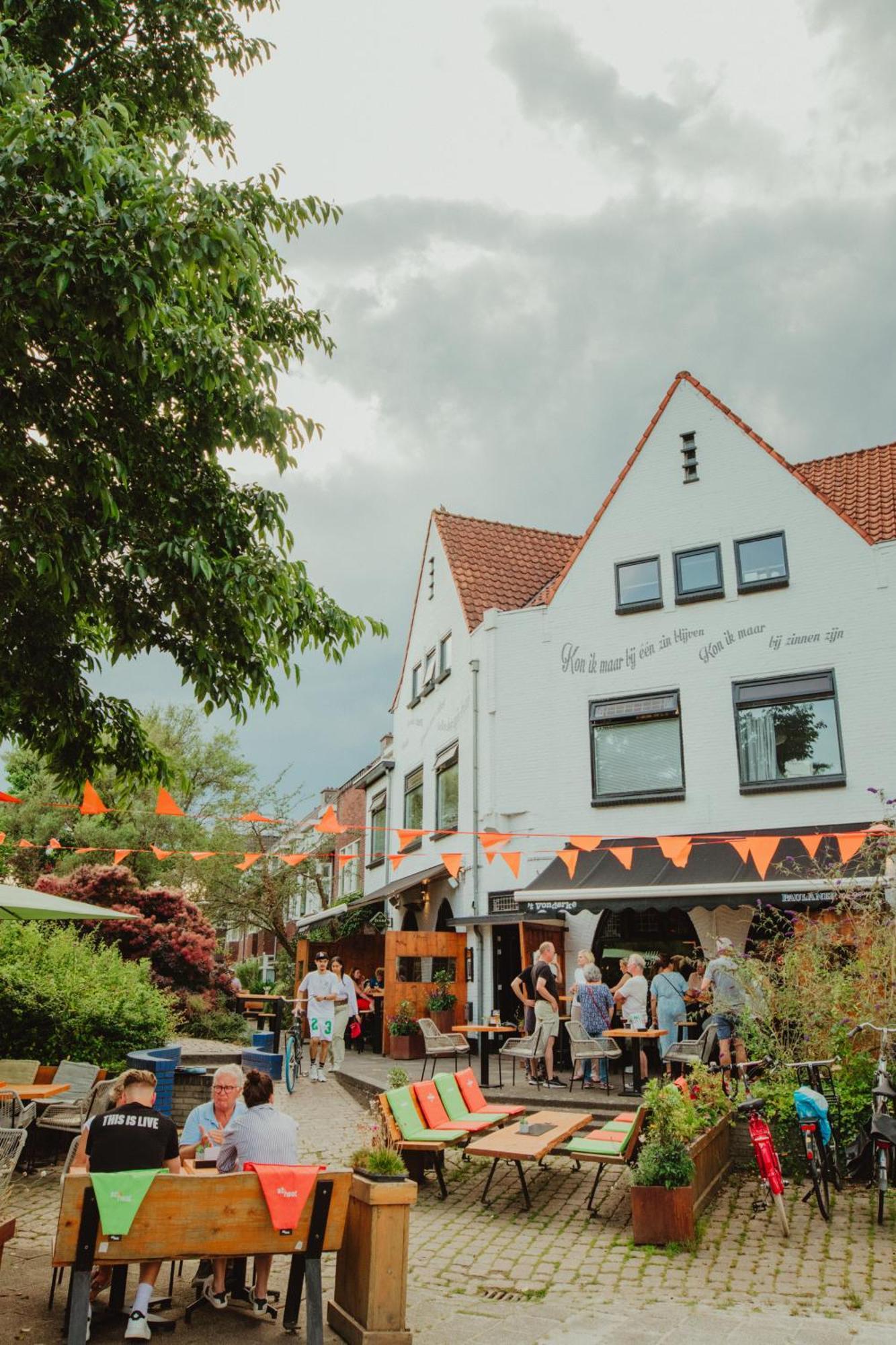 Cafe 'T Vonderke Bed & Breakfast Eindhoven Eksteriør bilde