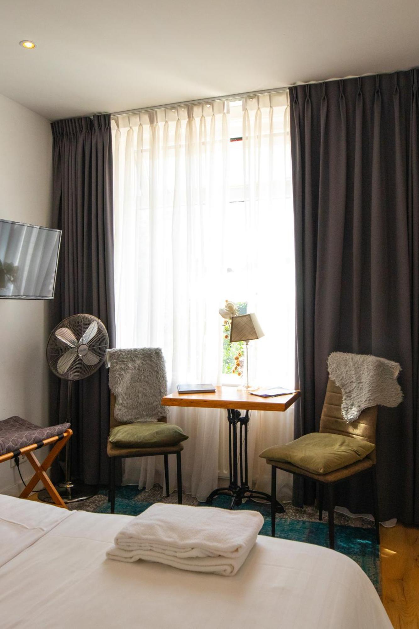 Cafe 'T Vonderke Bed & Breakfast Eindhoven Eksteriør bilde